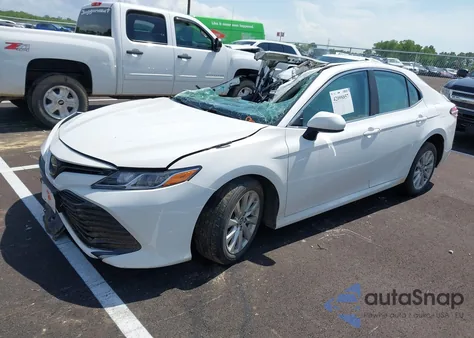 2020 Toyota Camry Le из США, поврежденный, VIN 4T1C11AK7LU313359